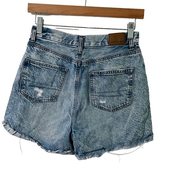 American Eagle Light Wash Distressed Curvy Mom Denim Short - Picture 2 of 11